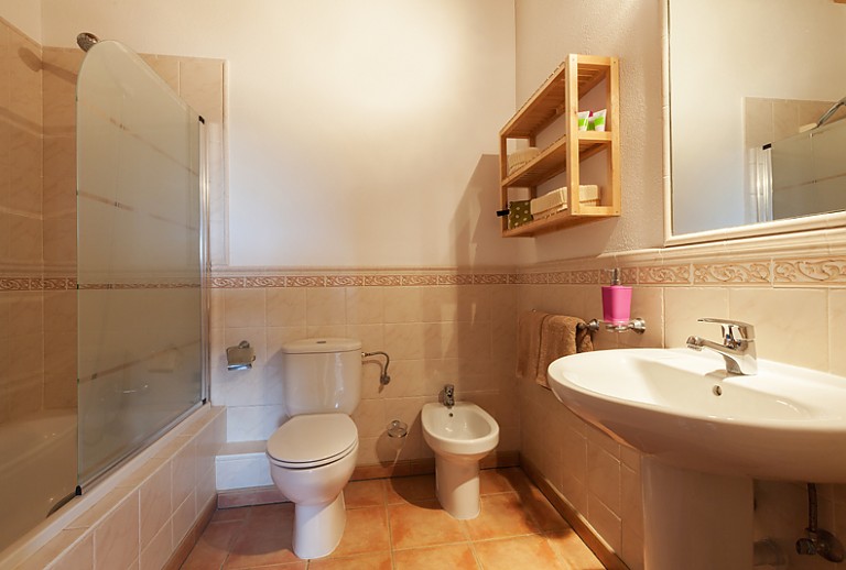 Bad Dusche WC Bidet Spiegel Waschbecken