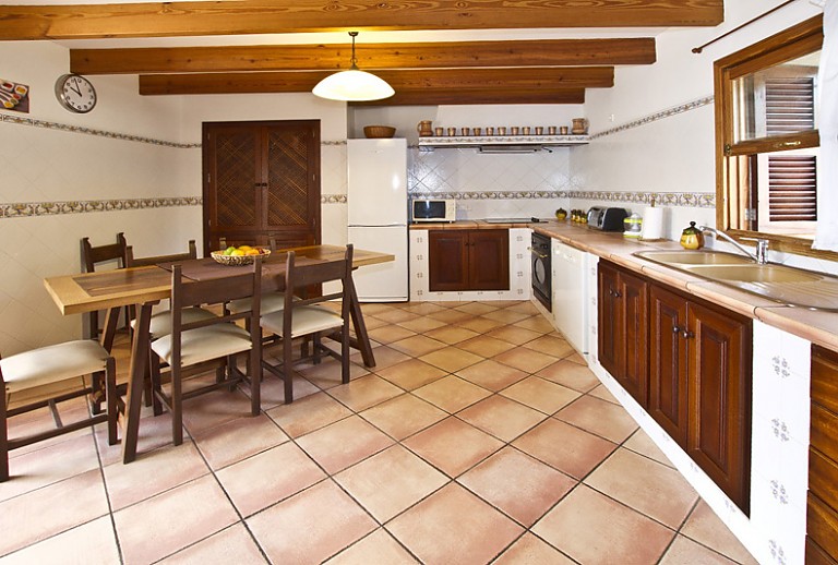 Finca Mallorca Buger 6 Personen Küchentisch