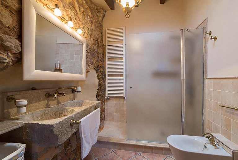 Badezimmer Dusche Doppelwaschbecken Bidet Spiegel