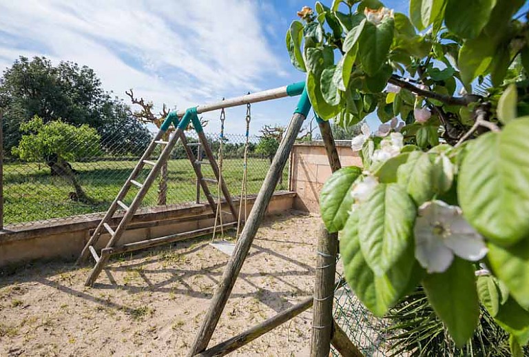 Spielplatz Bäume Schatten Sand