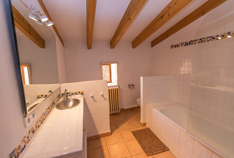 Badezimmer Wanne Spiegel Waschbecken