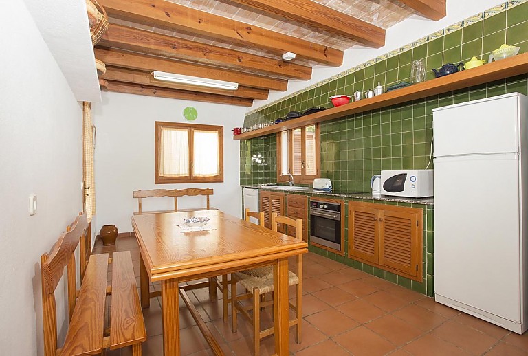 Esstisch mit Stühlen in der Küche