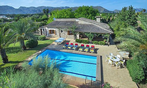 Grundstück mit Pool Finca und Palmen