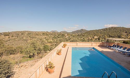 Finca mit Pool und Garten