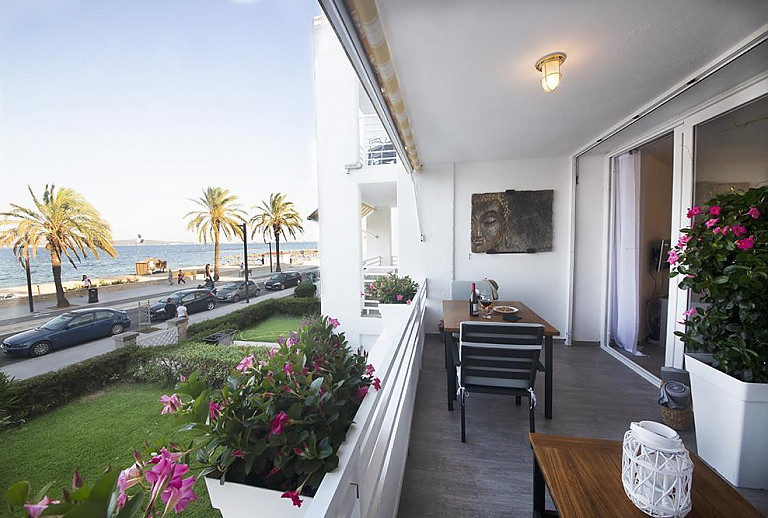 Ferienwohnung mit Balkon und Meerblick