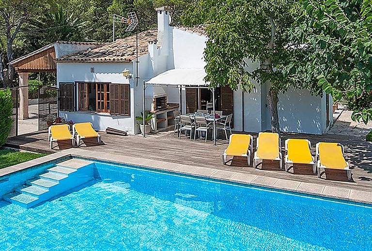 Finca mit Pool im Außenbereich