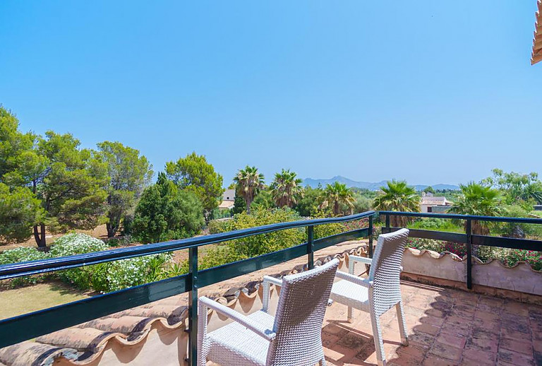 Balkon mit Blick auf die Landschaft