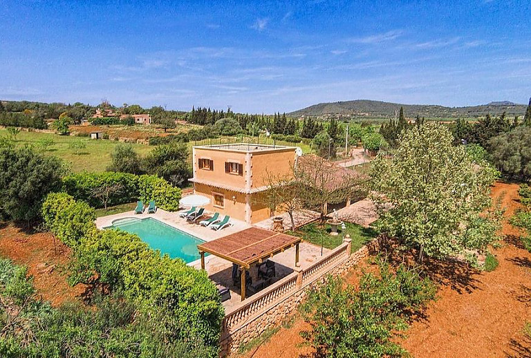 Grundstück mit Finca uns Pool