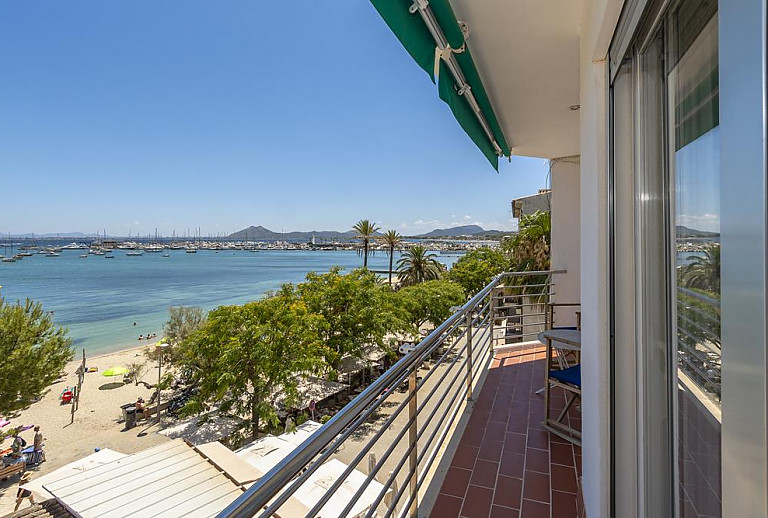 Ferienwohnung mit Balkon und Meerblick
