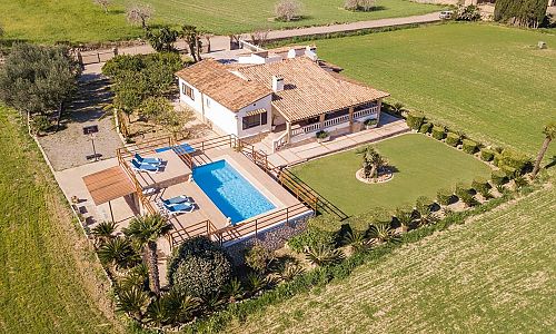 Finca mit Pool und Garten