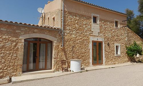 Ferienhaus aus Natursteinen