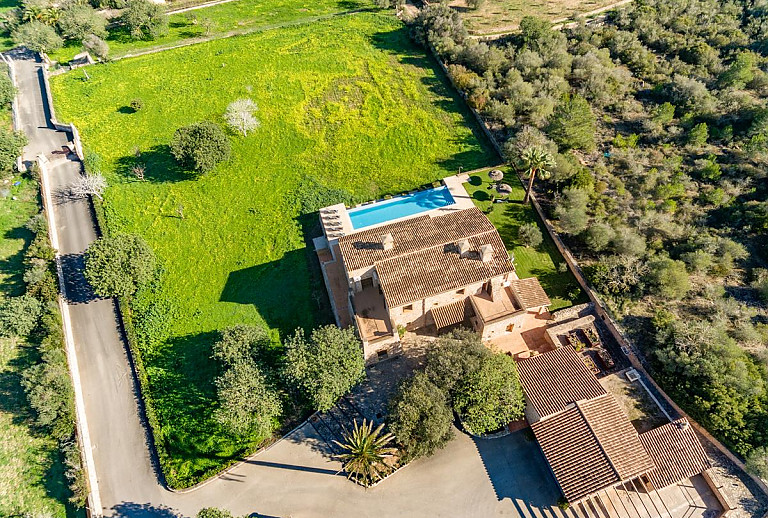 Grundstück mit Pool und Finca