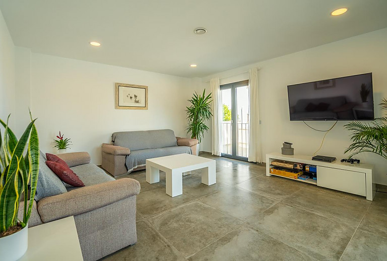 Wohnzimmer Couch und Couchtisch