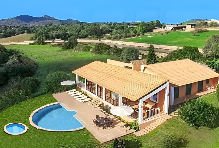 Finca mit Pool und Sonnenterrasse