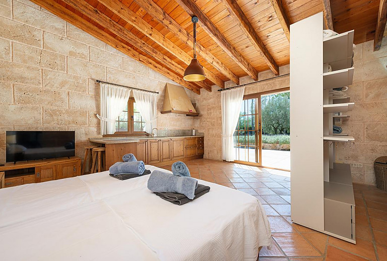 Wohnzimmer mit Terrasse und Einzelbetten