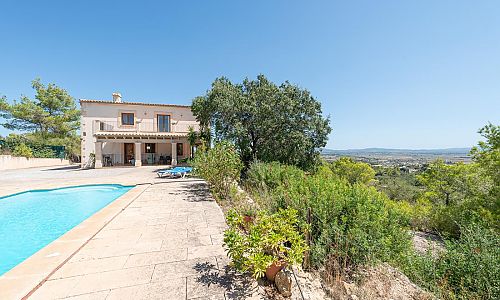Finca mit Poolbereich und Weitblick