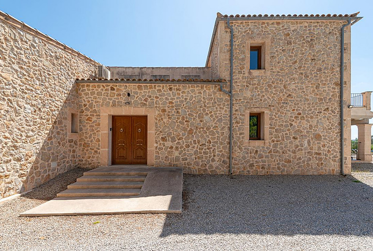 Eingangsbereich zur Natursteinfinca