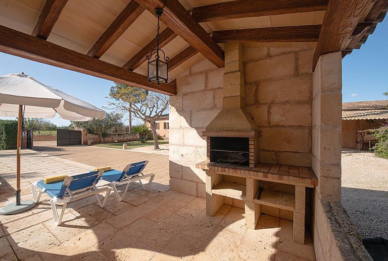 Überdachter Grillbereich am Außenbereich