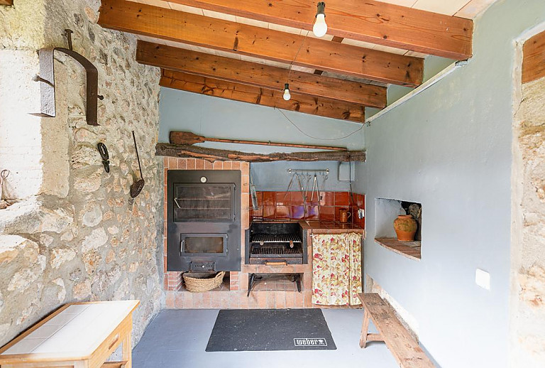 Sommerküche mit Grill und Ofen