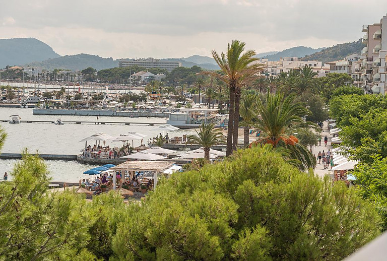 Apartment mit Blick auf den Strand und die Umgebung