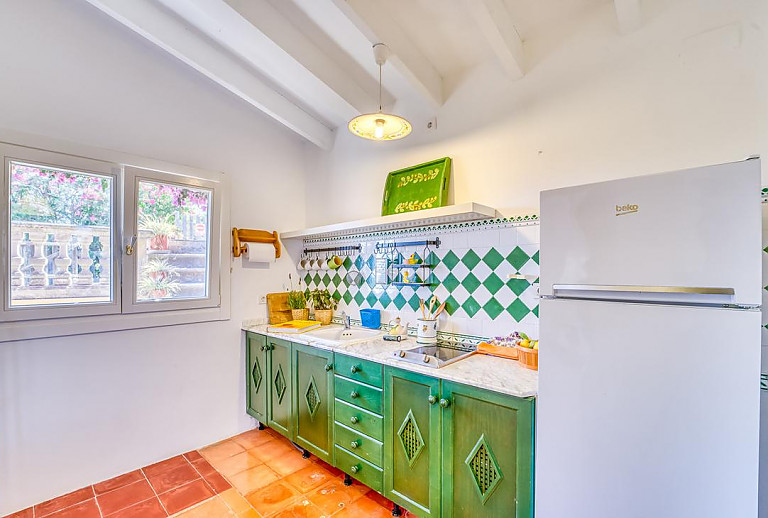 Kühlschrank und Spüle in der Küche