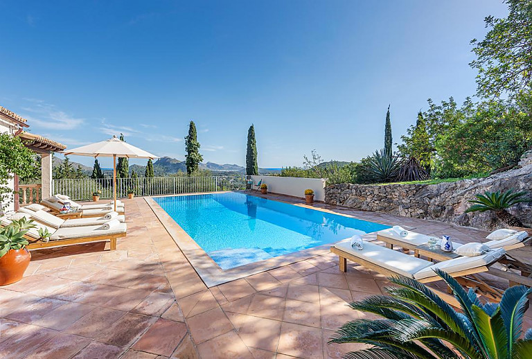 Meerblick von der Terrasse mit Pool