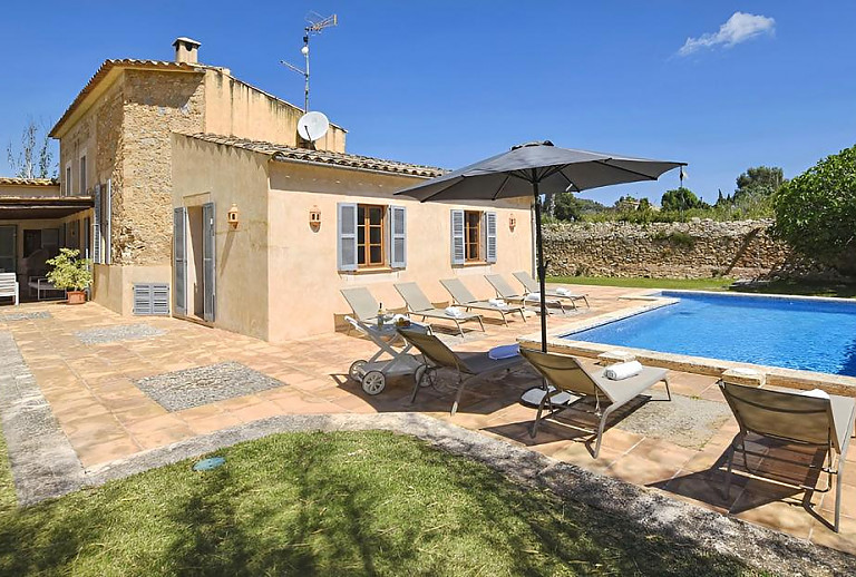 Garten und Finca mit Pool