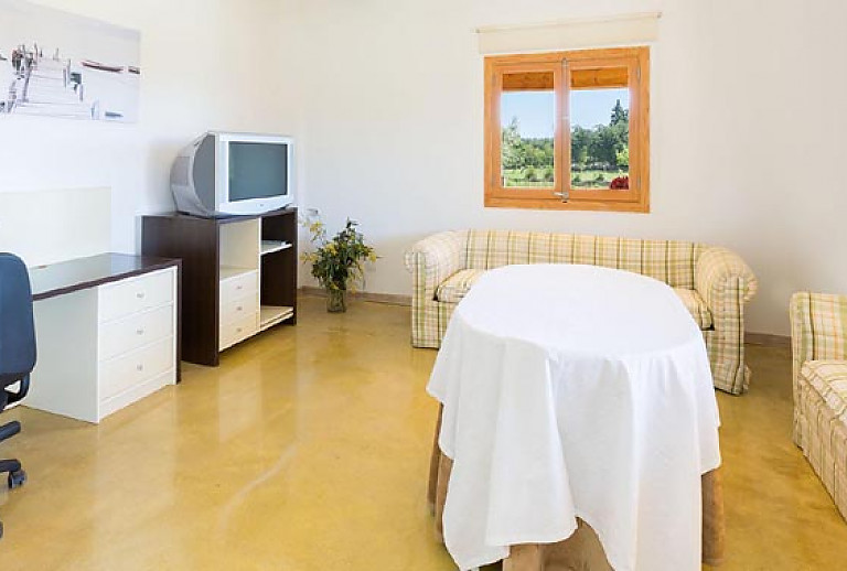 Couch Tisch Fenster Schreibtisch Stuhl