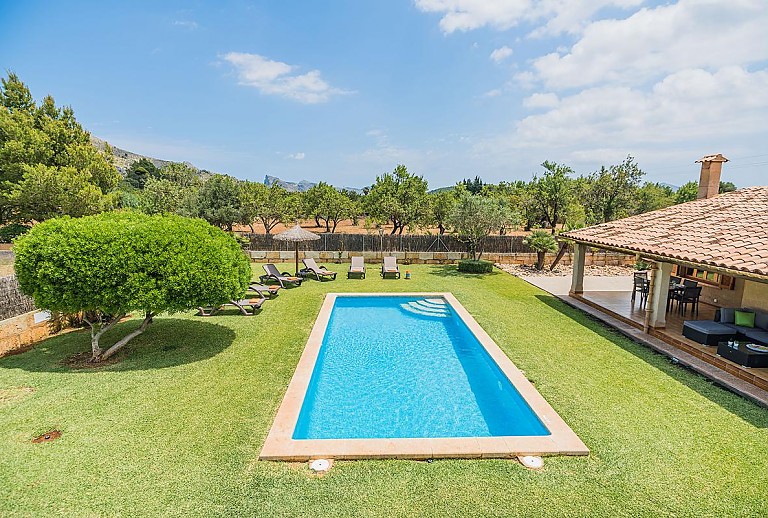 Finca Mallorca Aussenansicht Garten Pool